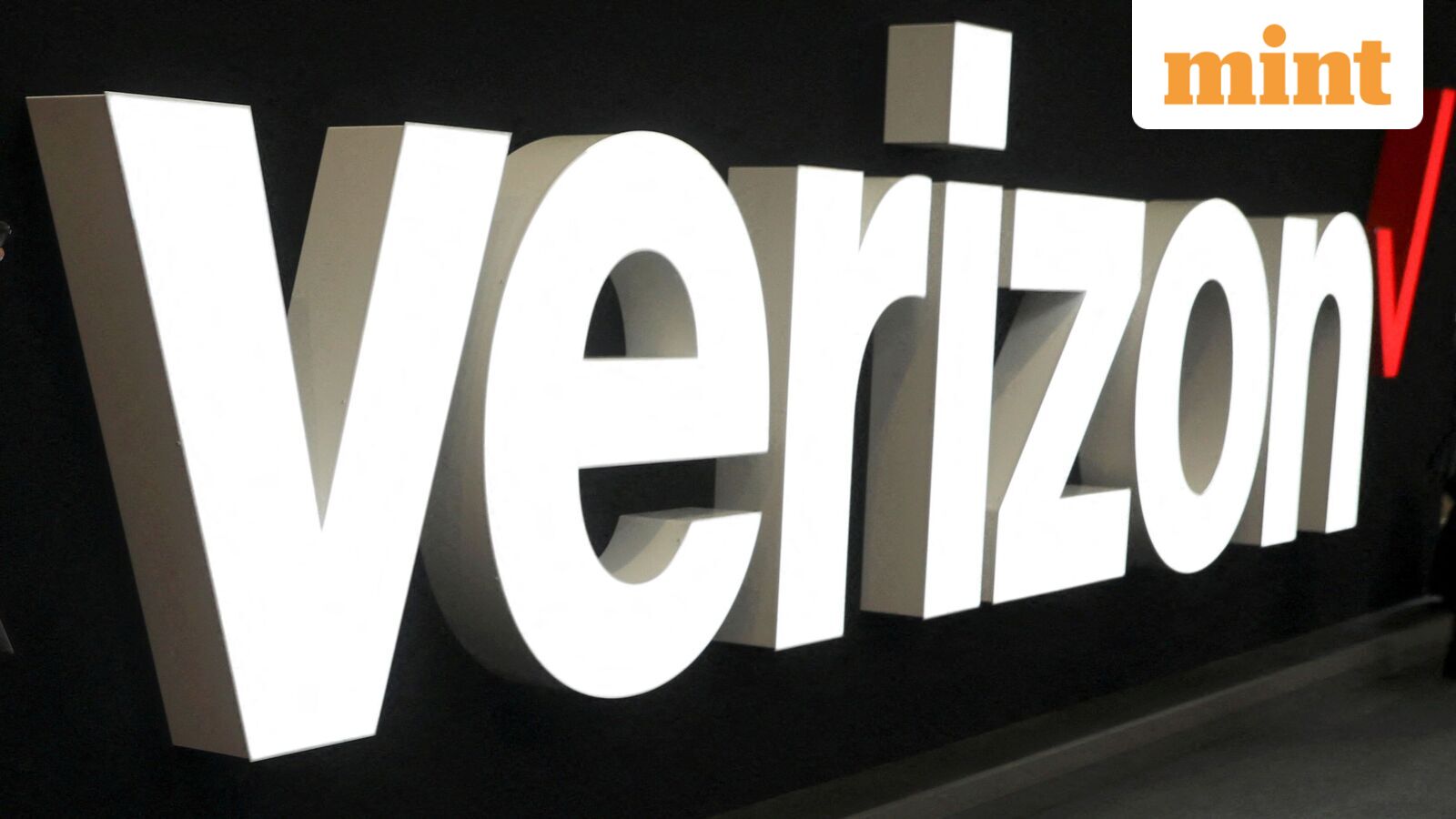 Verizon outage leaves thousands of users without signal: When will network be restored? Check latest update