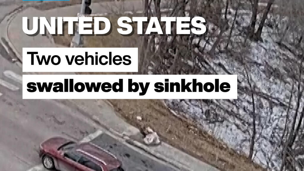 United States: Two vehicles swallowed by sinkhole
