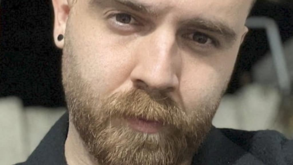 Iran - FRANCE 24 exclusive: 'Erfan is just a protester, he can't be imprisoned for this'