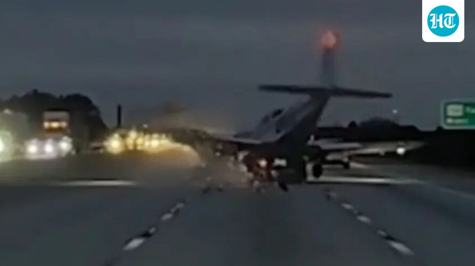 Florida crash: Shocking moment plane dove into roadway, smashed into Toyota Camry | Video