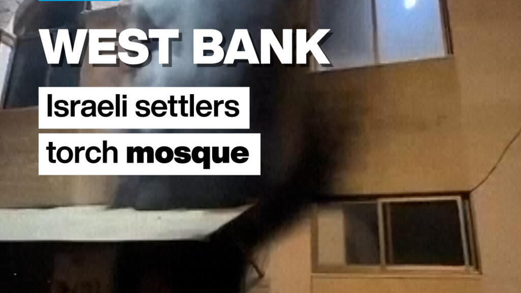 West Bank: Israeli settlers torch mosque