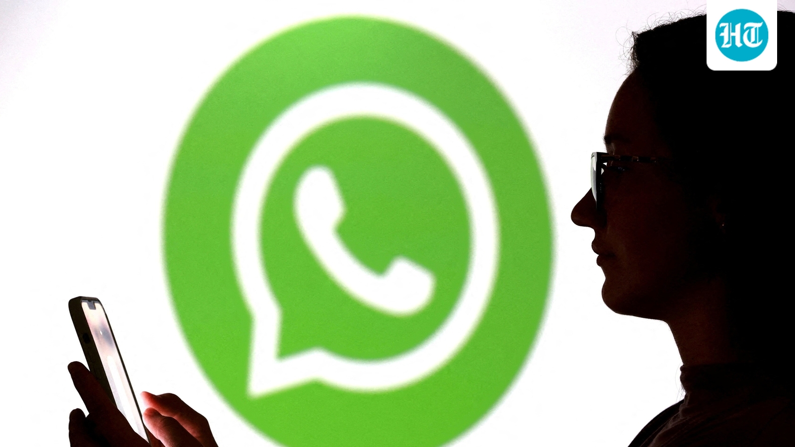 Is WhatsApp Web down? Users redirected to Facebook amid passkey scan issues; how to fix