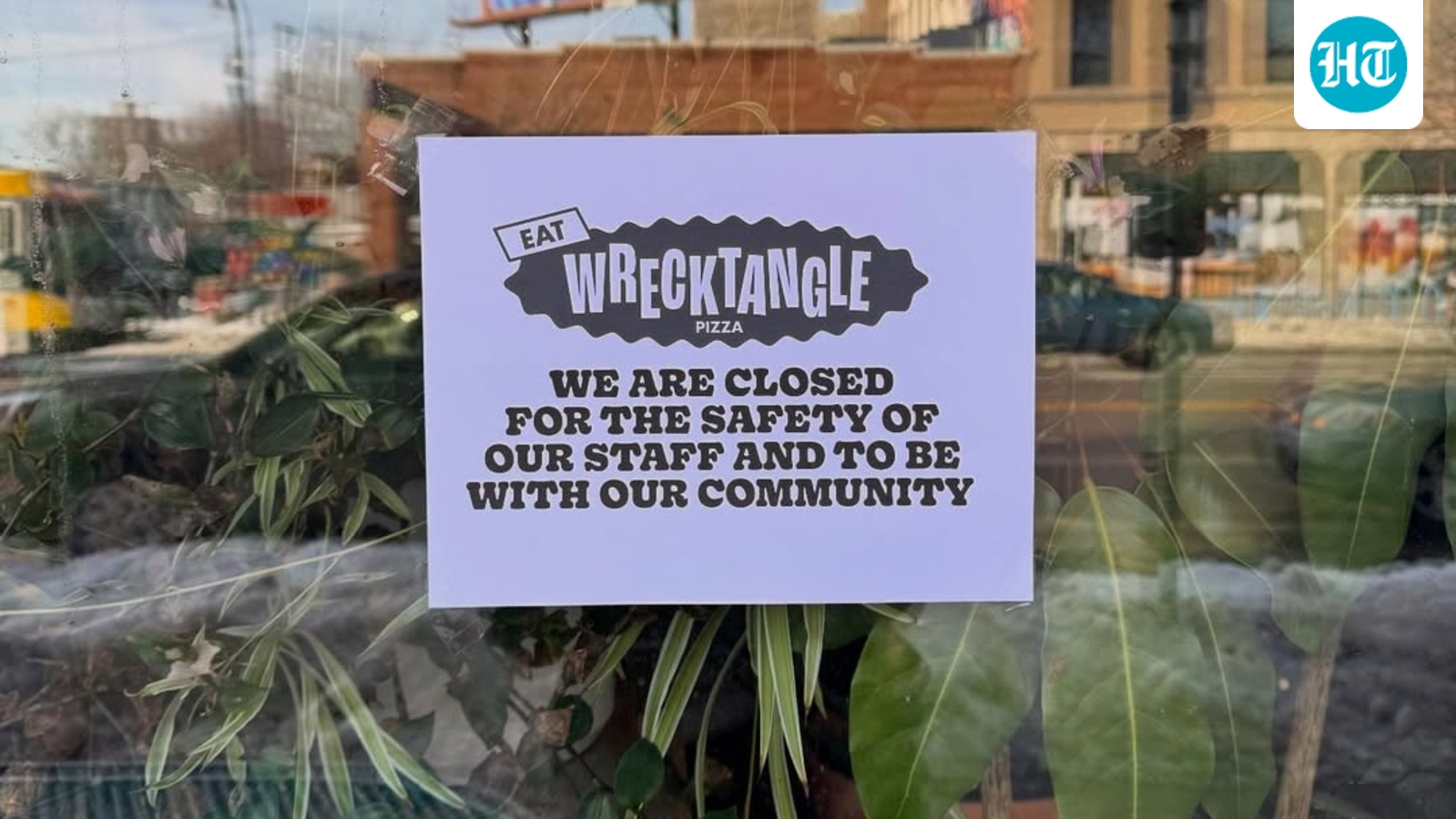 Dramatic moment as ICE agents chased off from Minneapolis' Wrecktangle Pizza; ‘it is sickening’