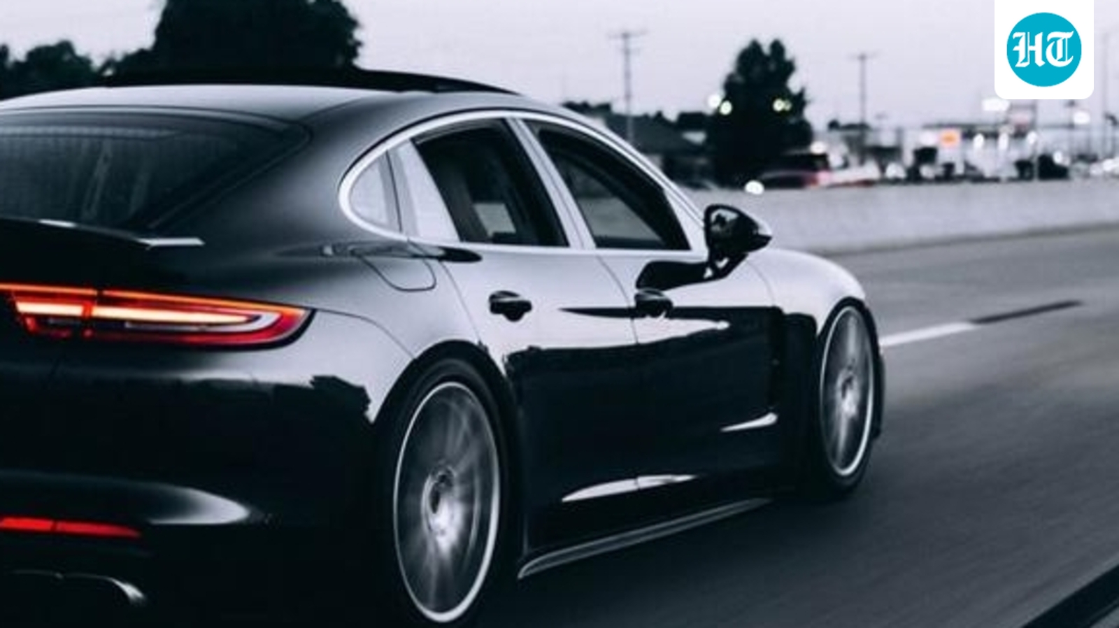 US moves to scrap brake pedal requirement, boosting Tesla's driverless car plans