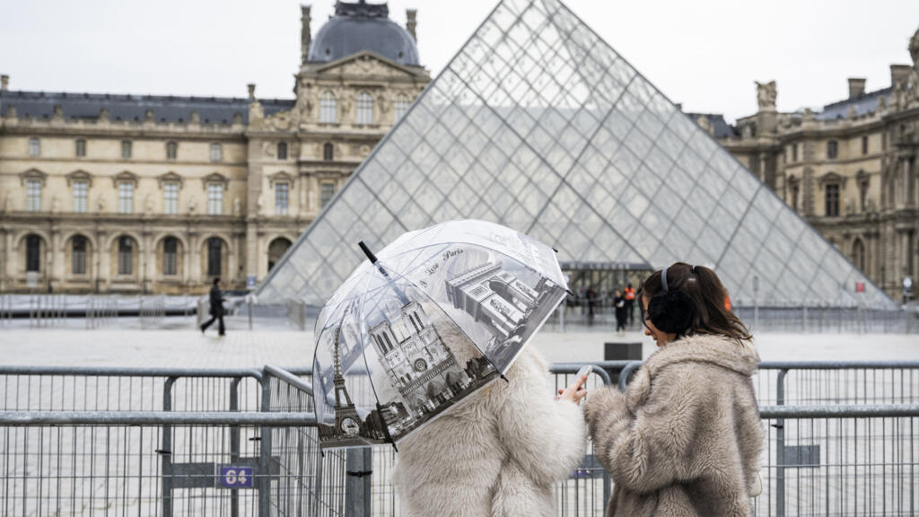 Louvre closes for third time in a month due to staff strike