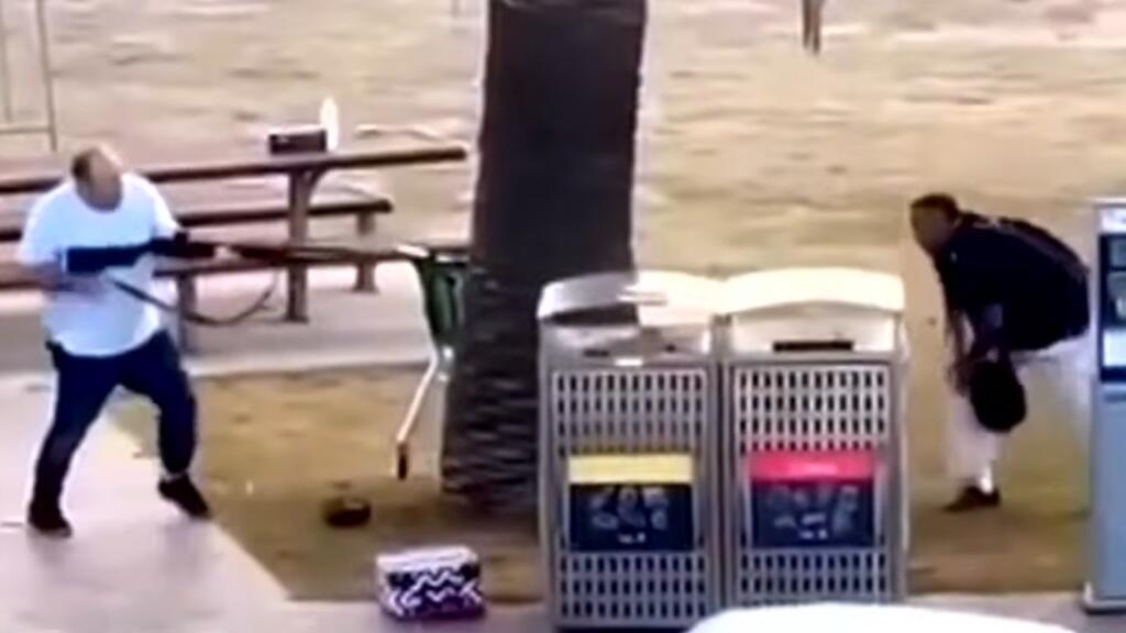 'Genuine hero':  Bystander tackles alleged gunman during Bondi Beach mass shooting