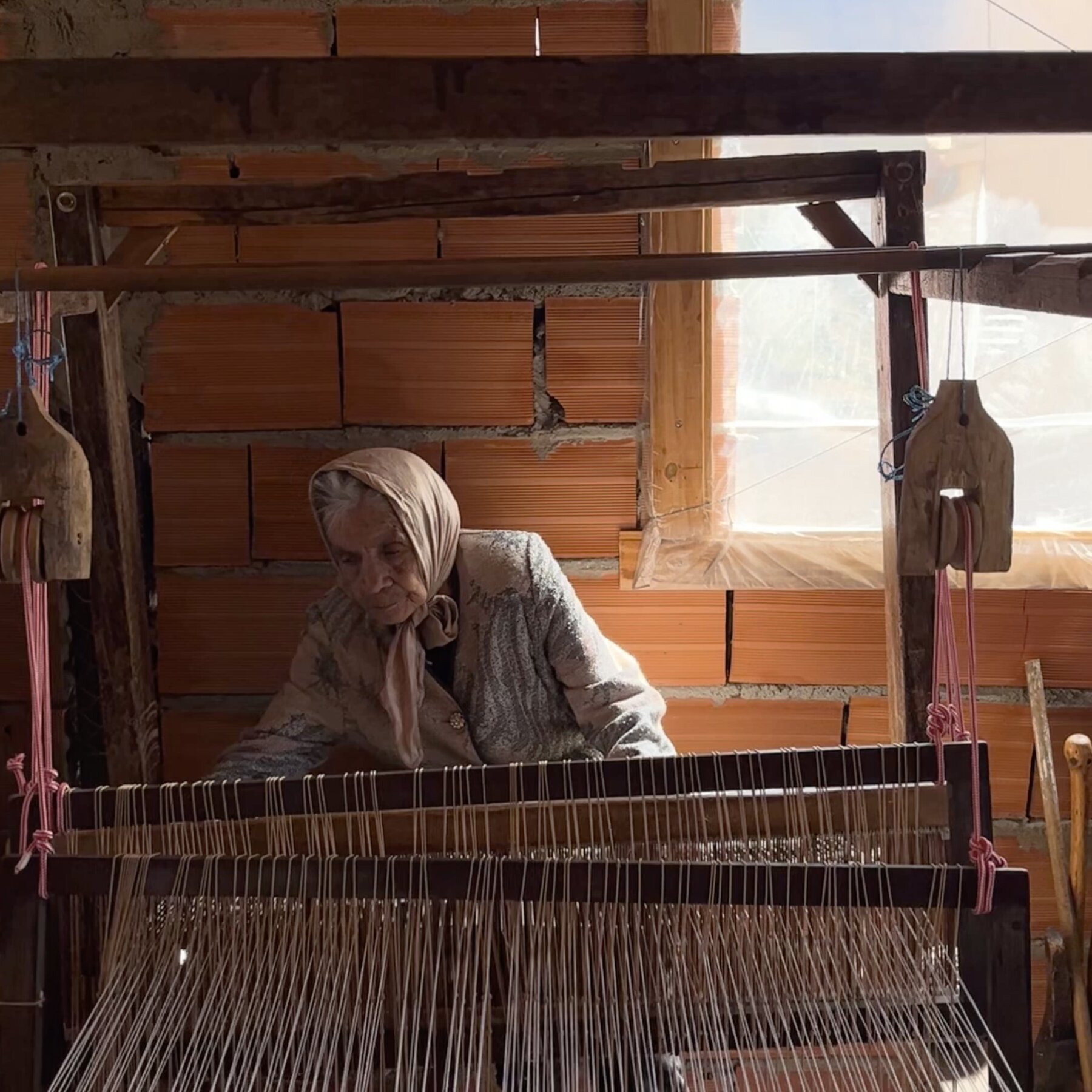 In Venezuela, a 91-Year-Old Weaver Sticks to Traditions