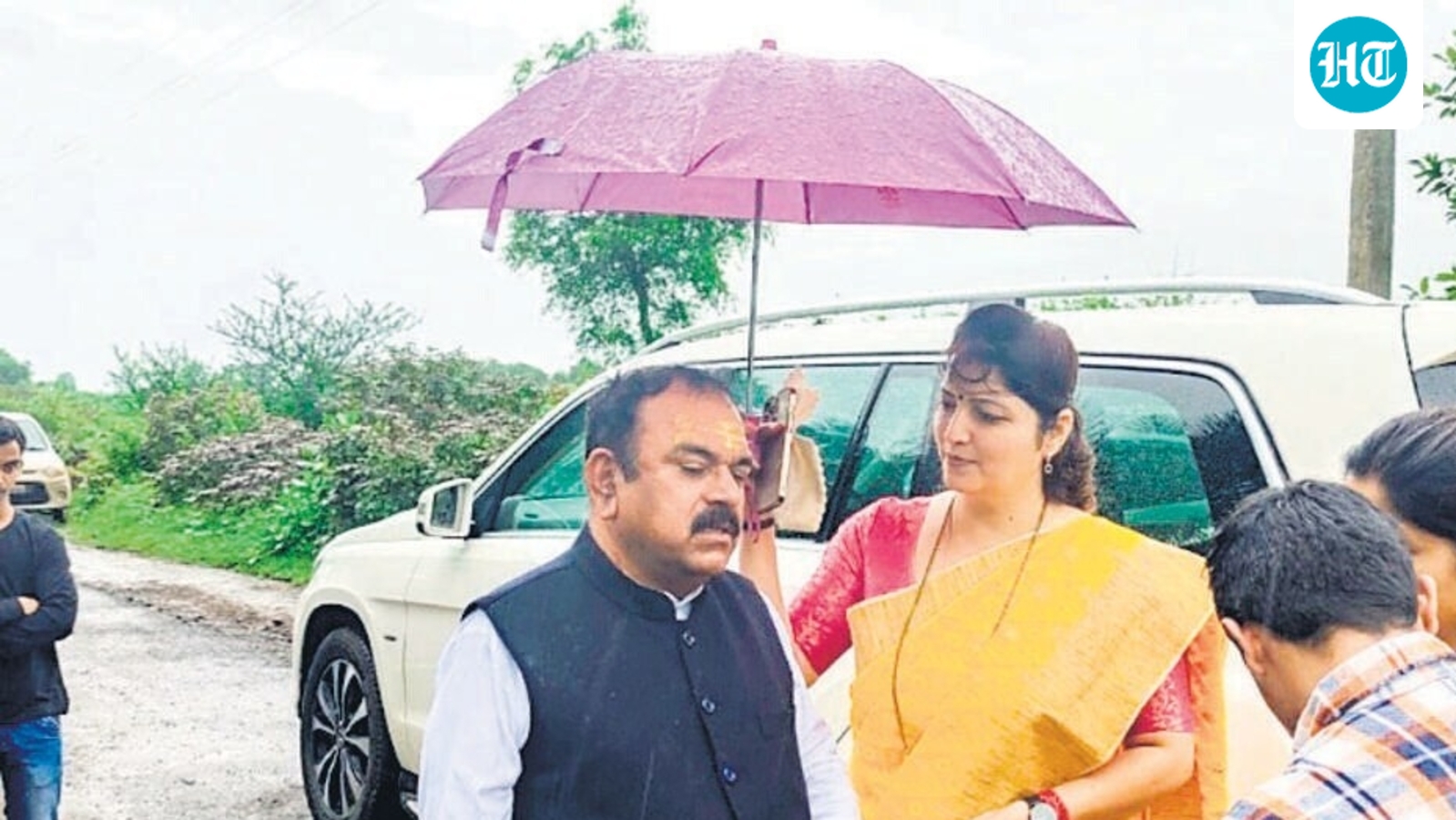 The interplay of netas, babus and gurus in Maharashtra