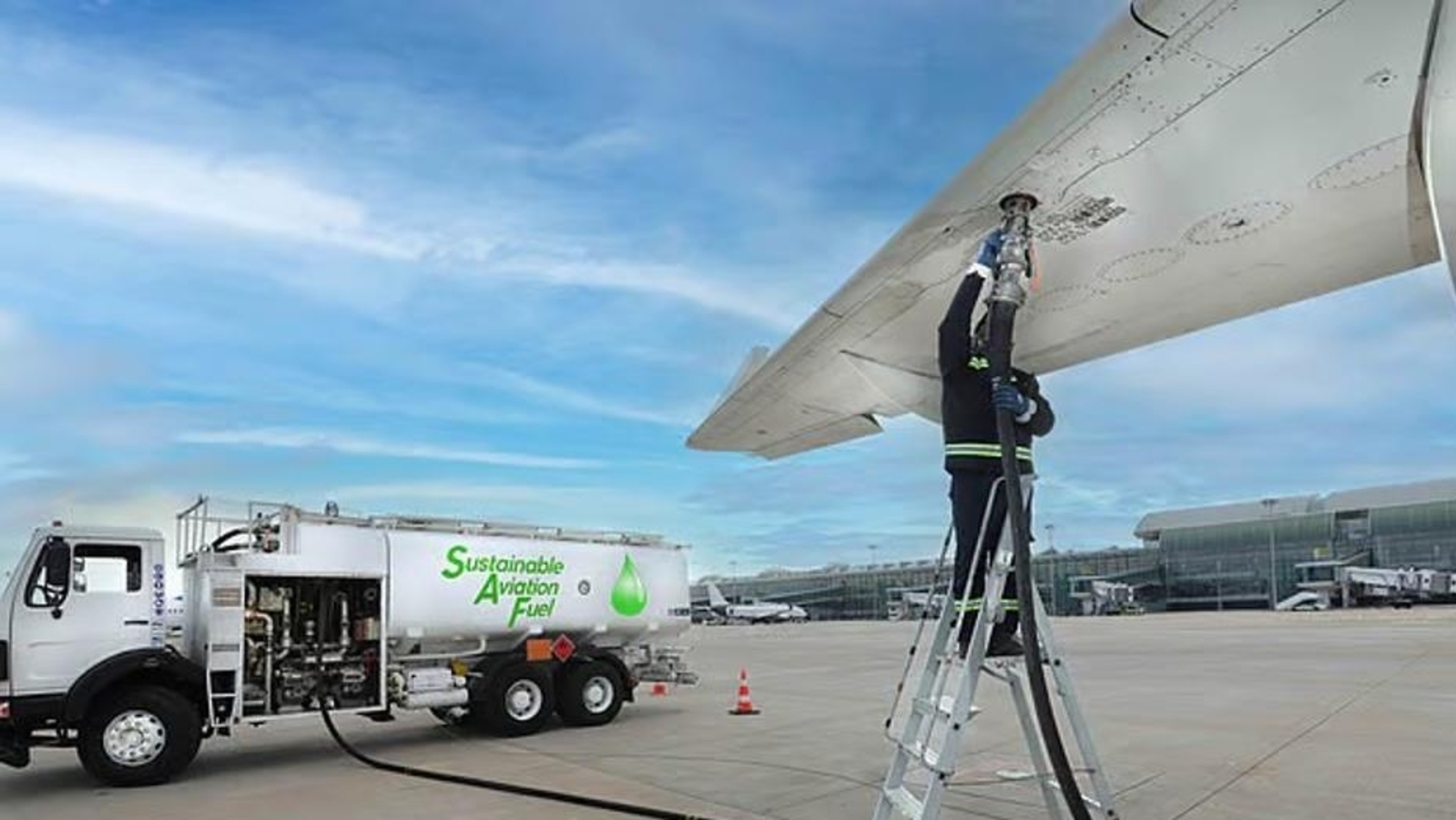 Jet fuel price slashed by  ₹5 amid softening international oil rates