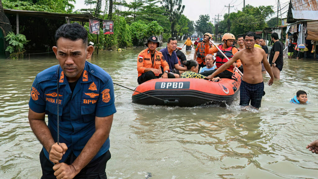 Death toll in Southeast Asia floods tops 250