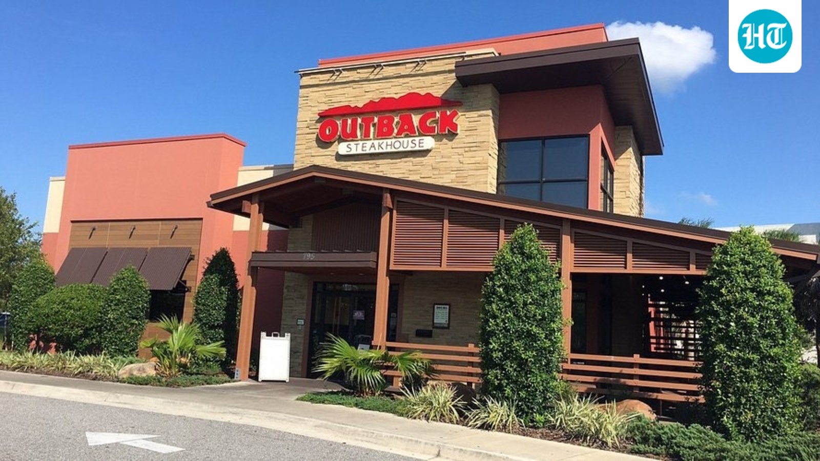Tracy J Renshaw Outback Steakhouse lawsuit: 5 things on woman suing company after 'slipping on mashed potatoes'
