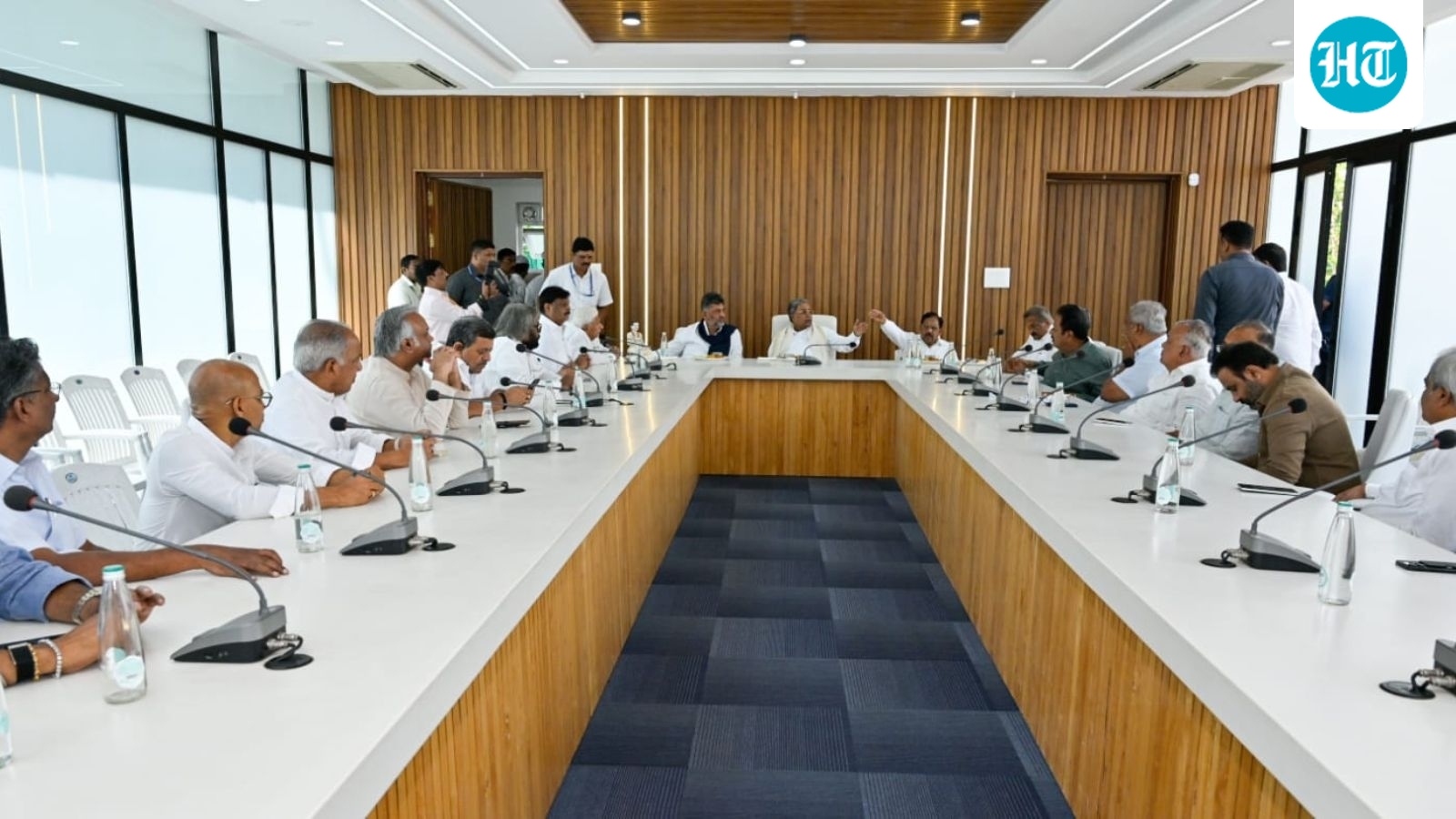 Karnataka CM news LIVE: Siddaramaiah told Cabinet he will resign, say sources; but 'no time sought' to meet Governor yet
