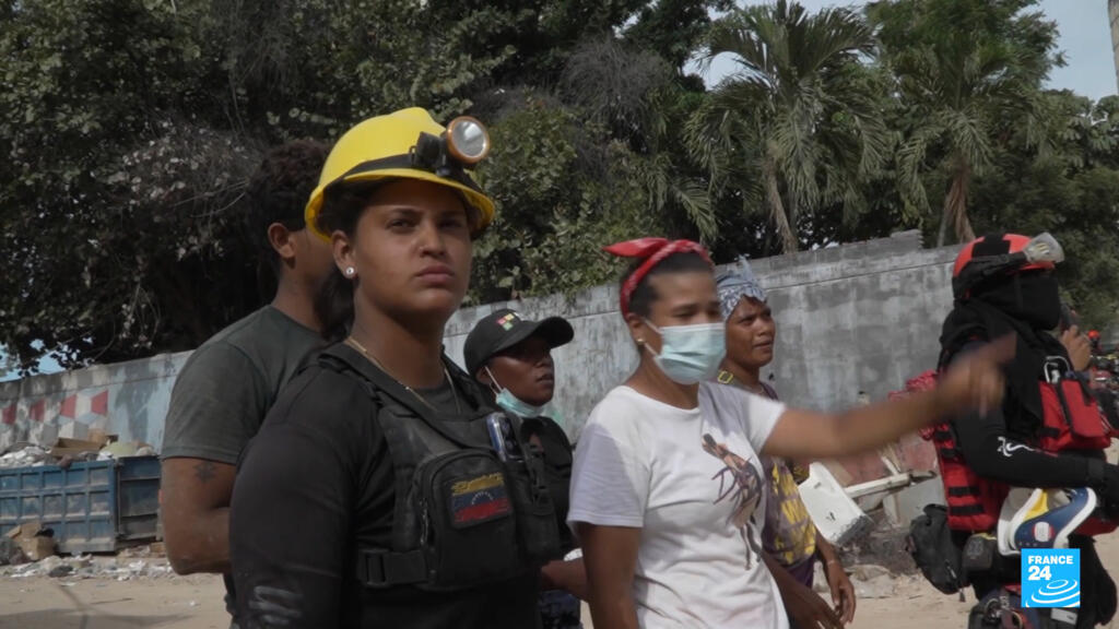 Venezuelans dig to find their loved ones