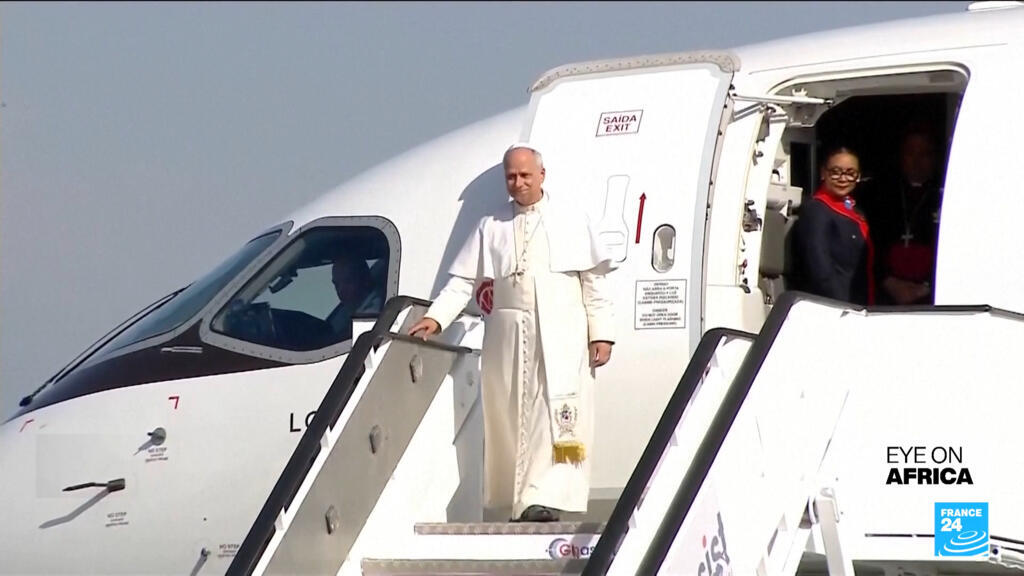 Pope slams corruption in Angola