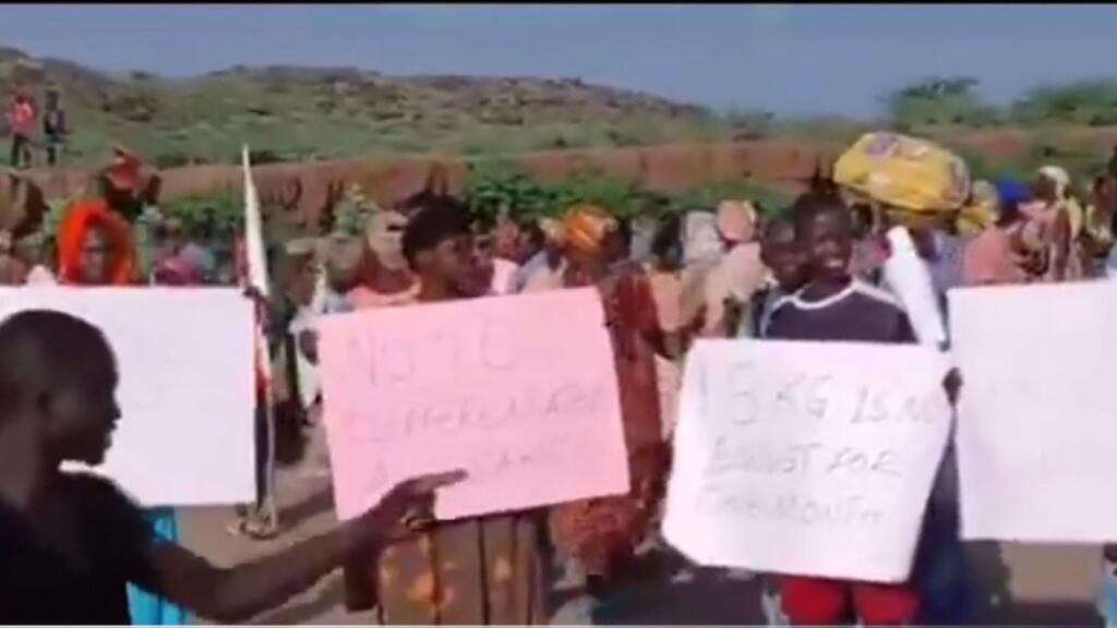 Violent protests erupt at Kenyan refugee camp over aid cuts