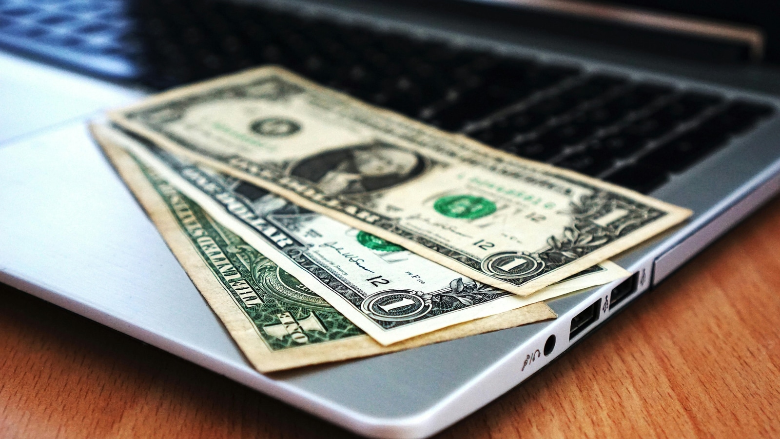 IRS confirms there are no plans for September 2025 stimulus checks, only tax refunds being issued