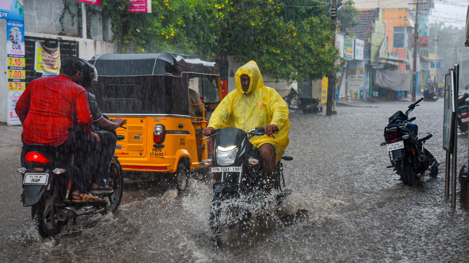 Cyclone Montha LIVE: IMD issues red alert for Andhra, Odisha, Army on standby; landfall likely on Oct 28