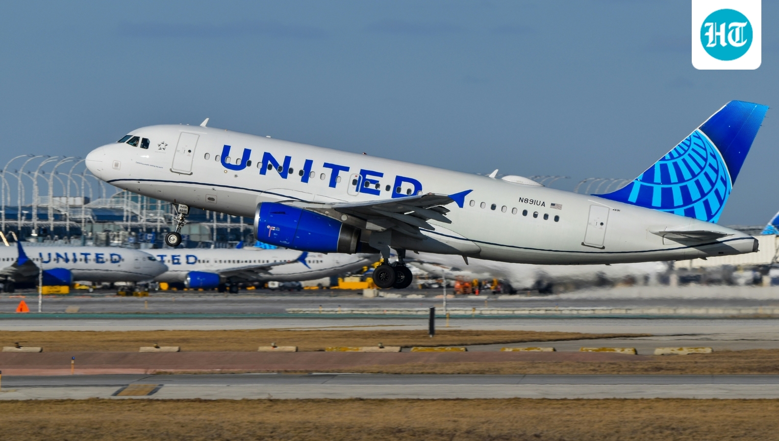 United Airlines jet with 231 passengers and crew escapes a major disaster in New Jersey