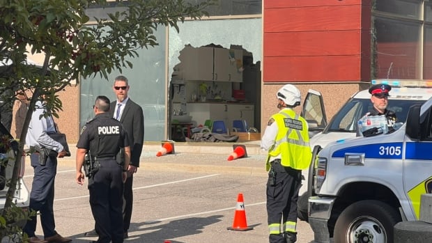 1 child killed, 6 other children, 3 adults hurt after vehicle drives into Richmond Hill, Ont., daycare