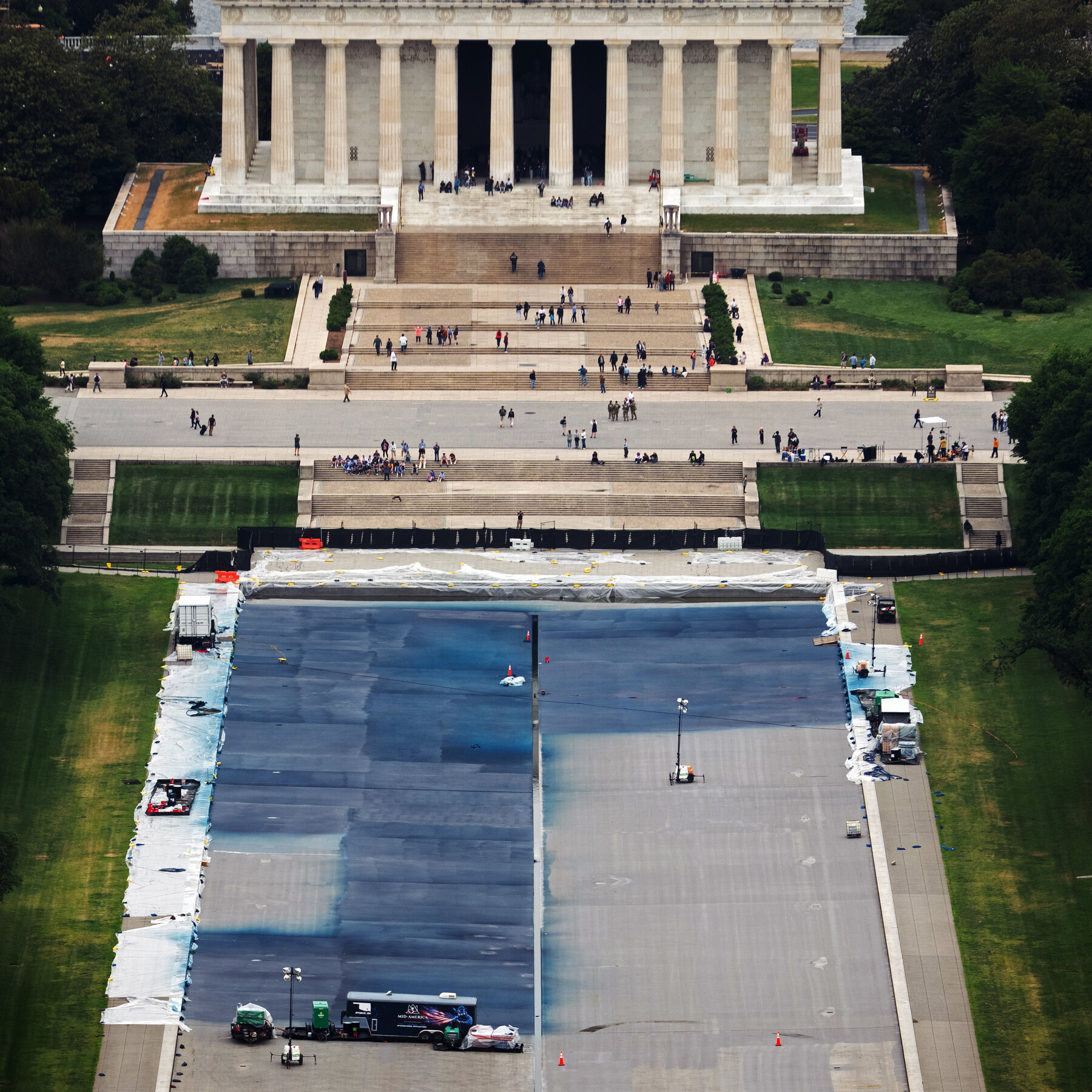 The No-Bid Contract That Is Turning Washington’s Reflecting Pool Blue