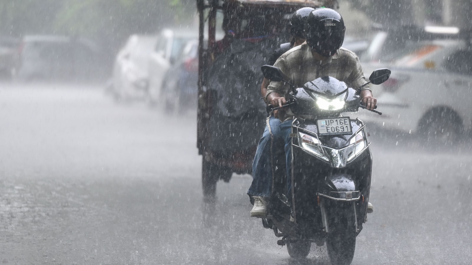 Heavy rain hits Delhi NCR; roads waterlogged, airlines issue advisory