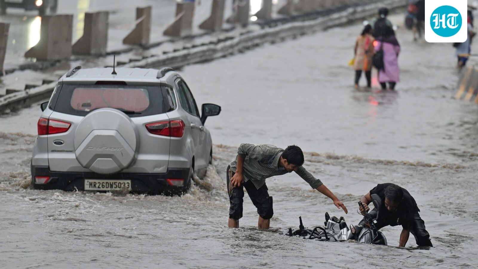 Delhi rains LIVE updates: IMD issues orange alert for rain, traffic disrupted as waterlogging chokes major roads