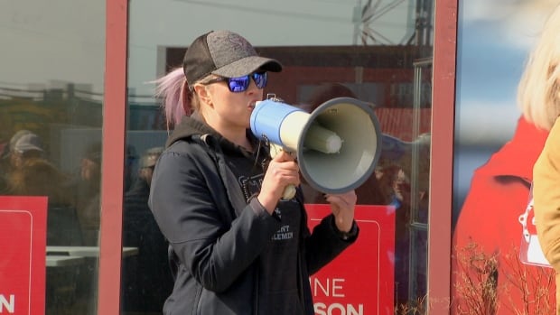 Ahead of Carney's 1st campaign rally, fish harvesters protest at St. John's Convention Centre