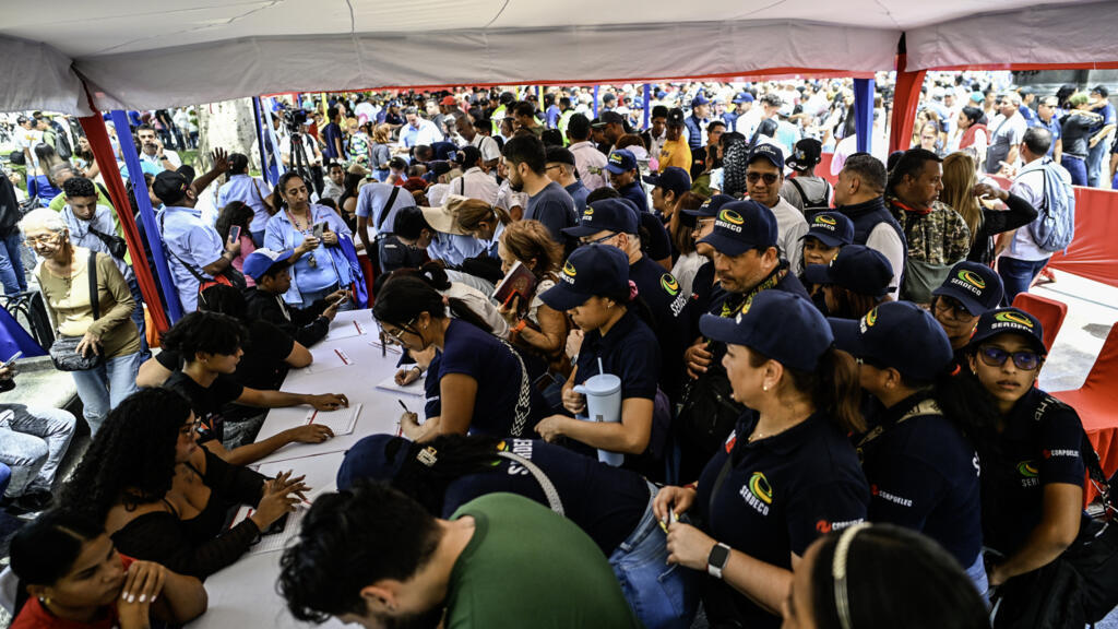 Venezuela rallies militia volunteers in response to US 'threat'