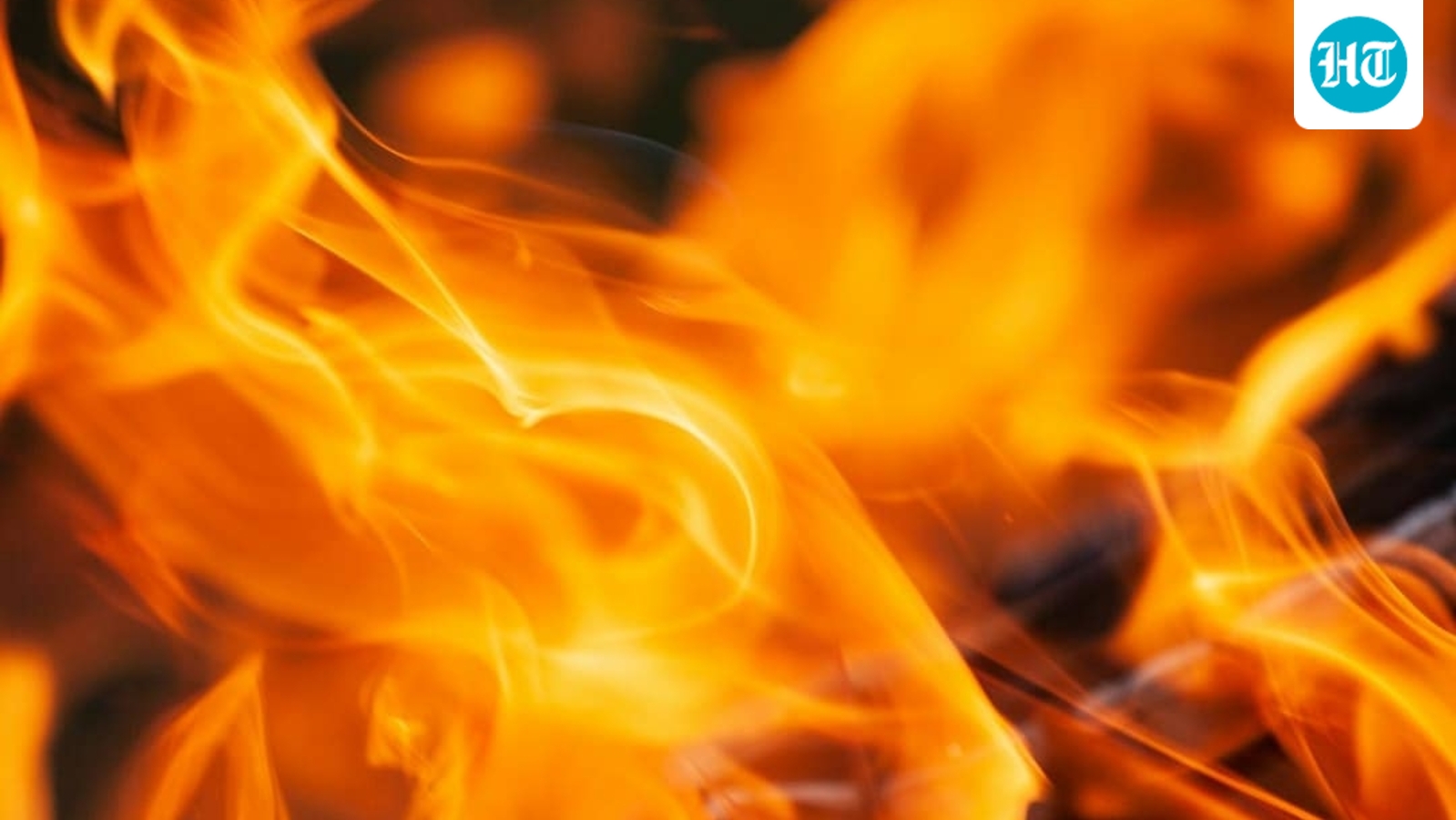 3 killed, several injured in massive fire at shopping mall in southern Pakistan