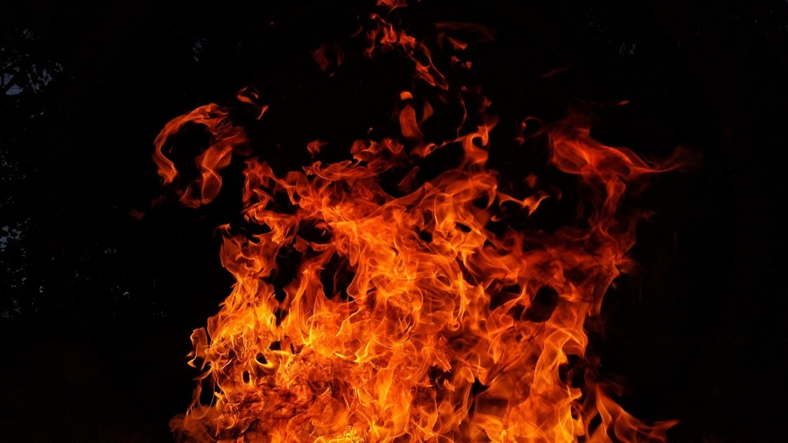 UP man, disguised as woman, sets married lover on fire as she refuses to go with him