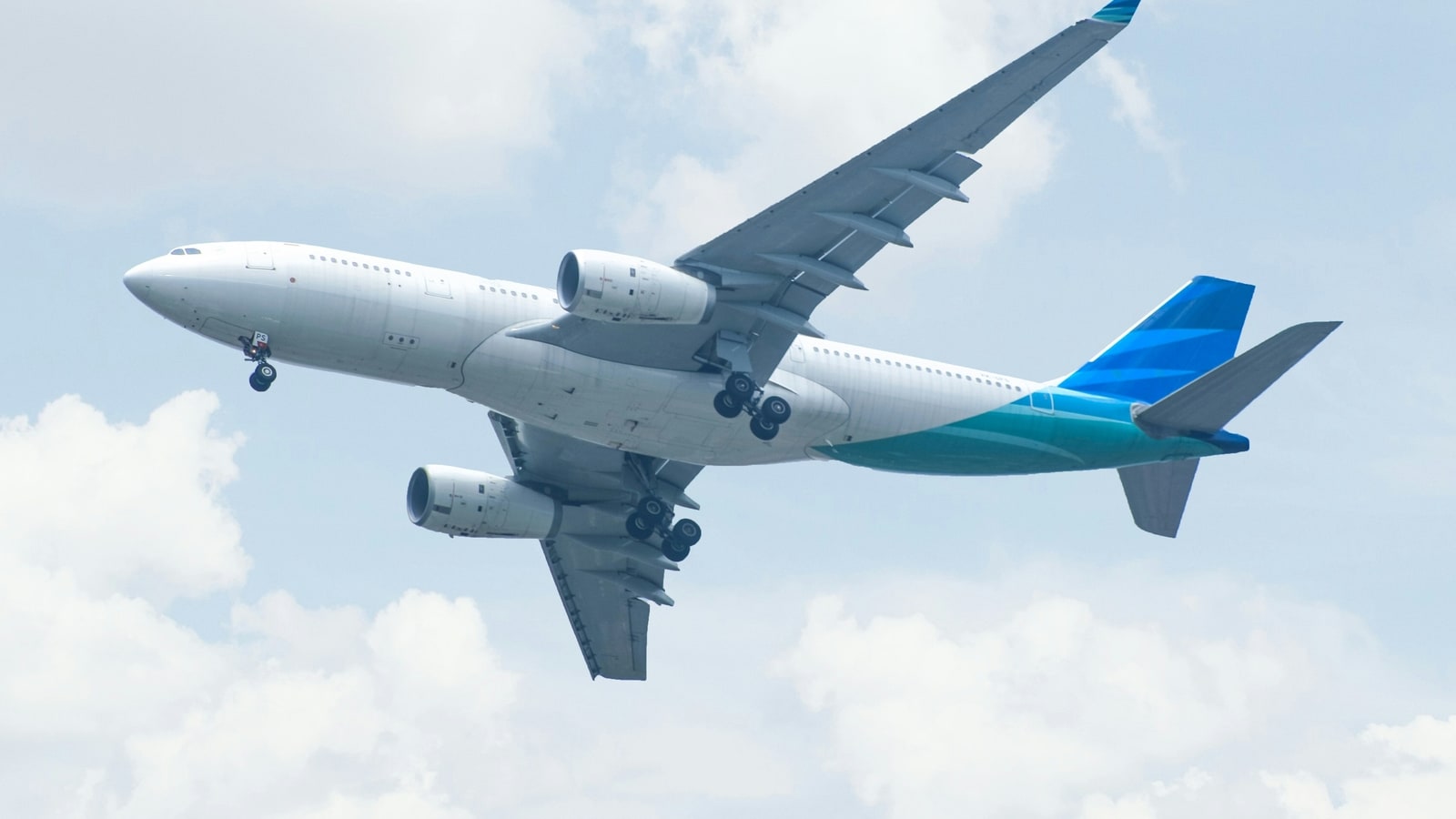 Trump admin ditches Biden-era plan to make airlines pay compensation for flight disruptions