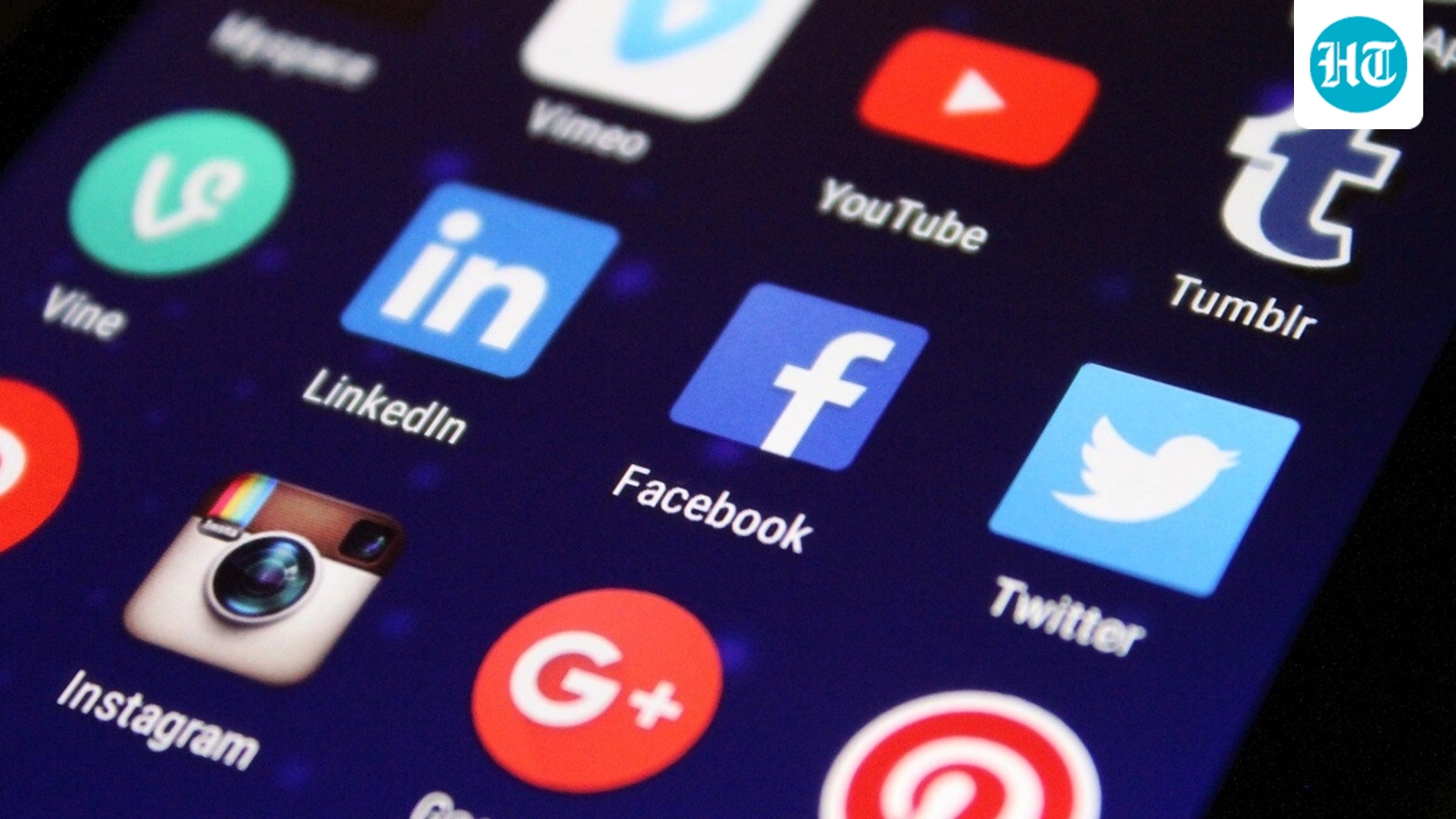 New York brings rules for social media, to mandate mental health warnings