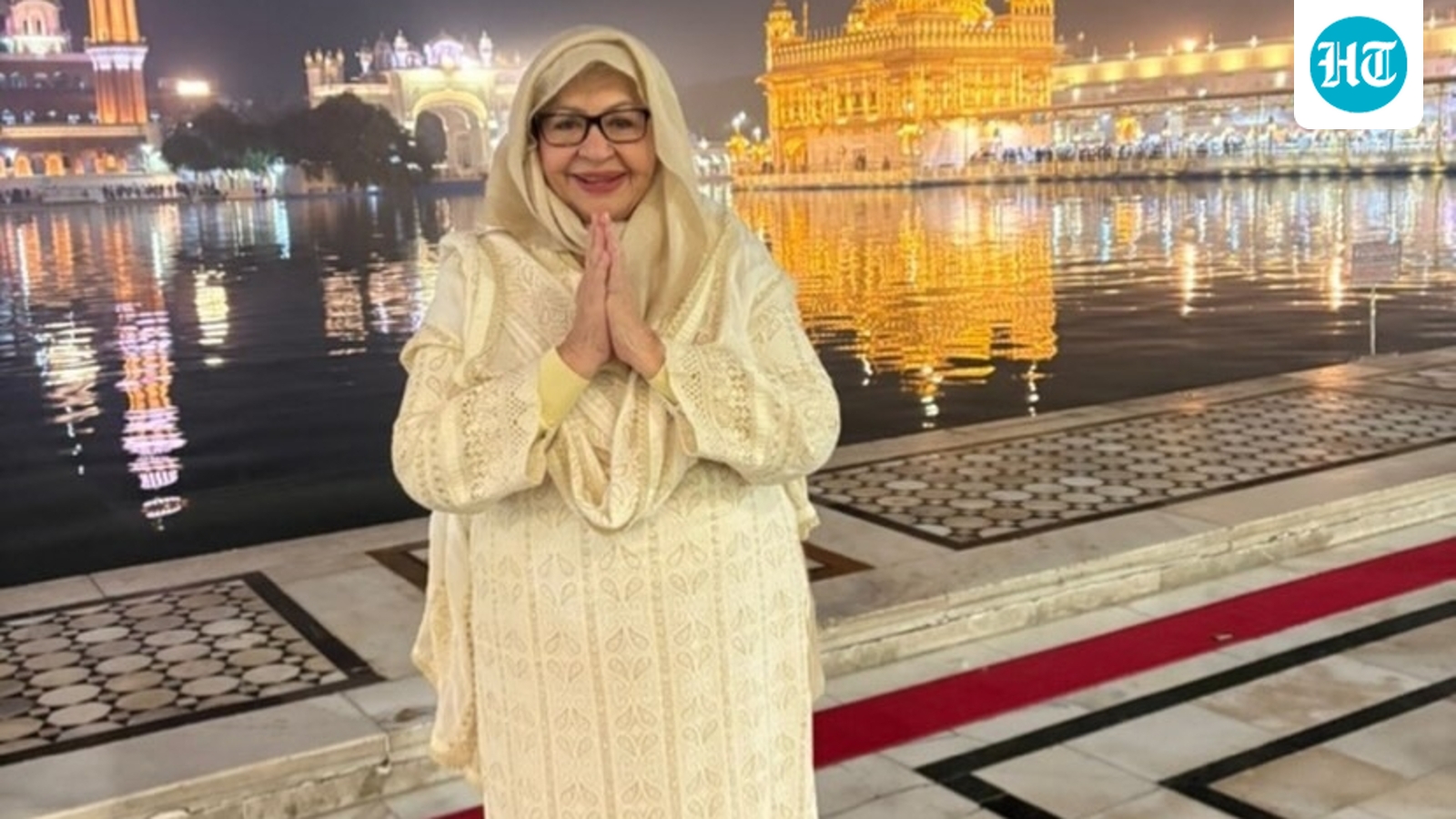 Helen treats fans to a rare moment from her visit to Golden Temple, internet is in awe