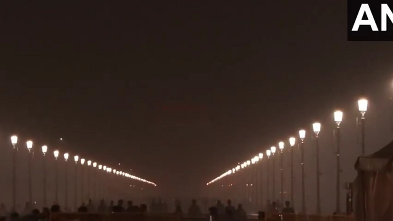India Gate disappears behind haze as Delhi AQI deteriorates. Watch