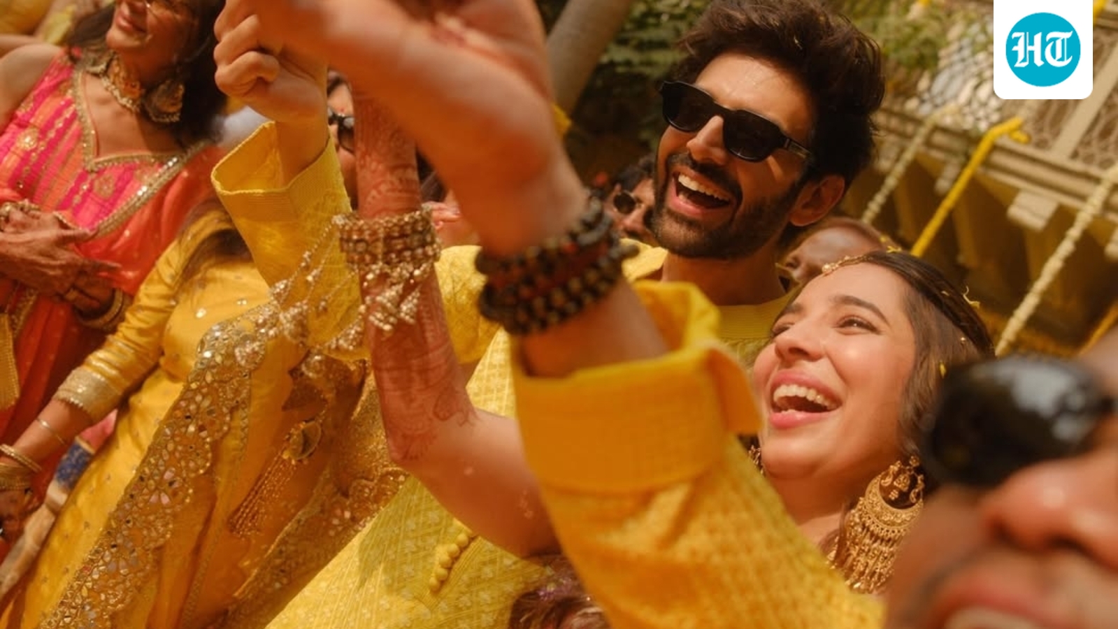 Kartik Aaryan’s energetic performance to Lollipop Lagelu at sister's sangeet ceremony delights fans. Watch