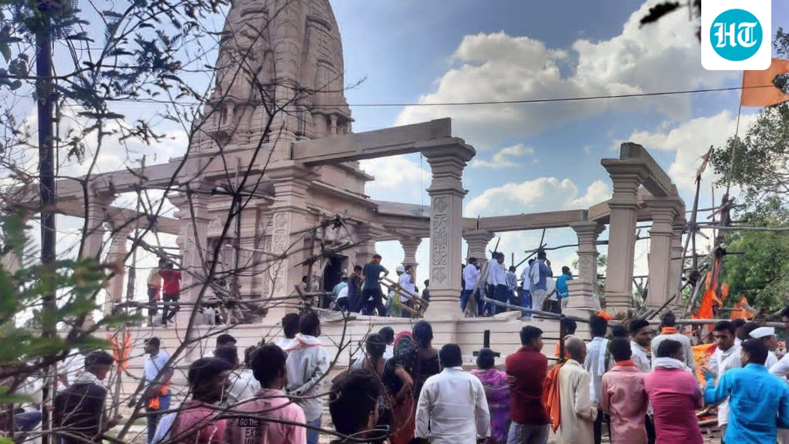 Six dead, several injured after under-construction temple roof collapses in Maharashtra's Parbhani | Video