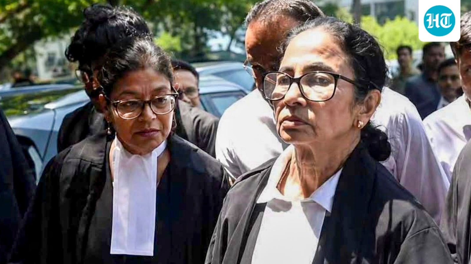 In lawyers' gown, Mamata makes her way through loud slogans to argue post-poll violence case at Calcutta HC