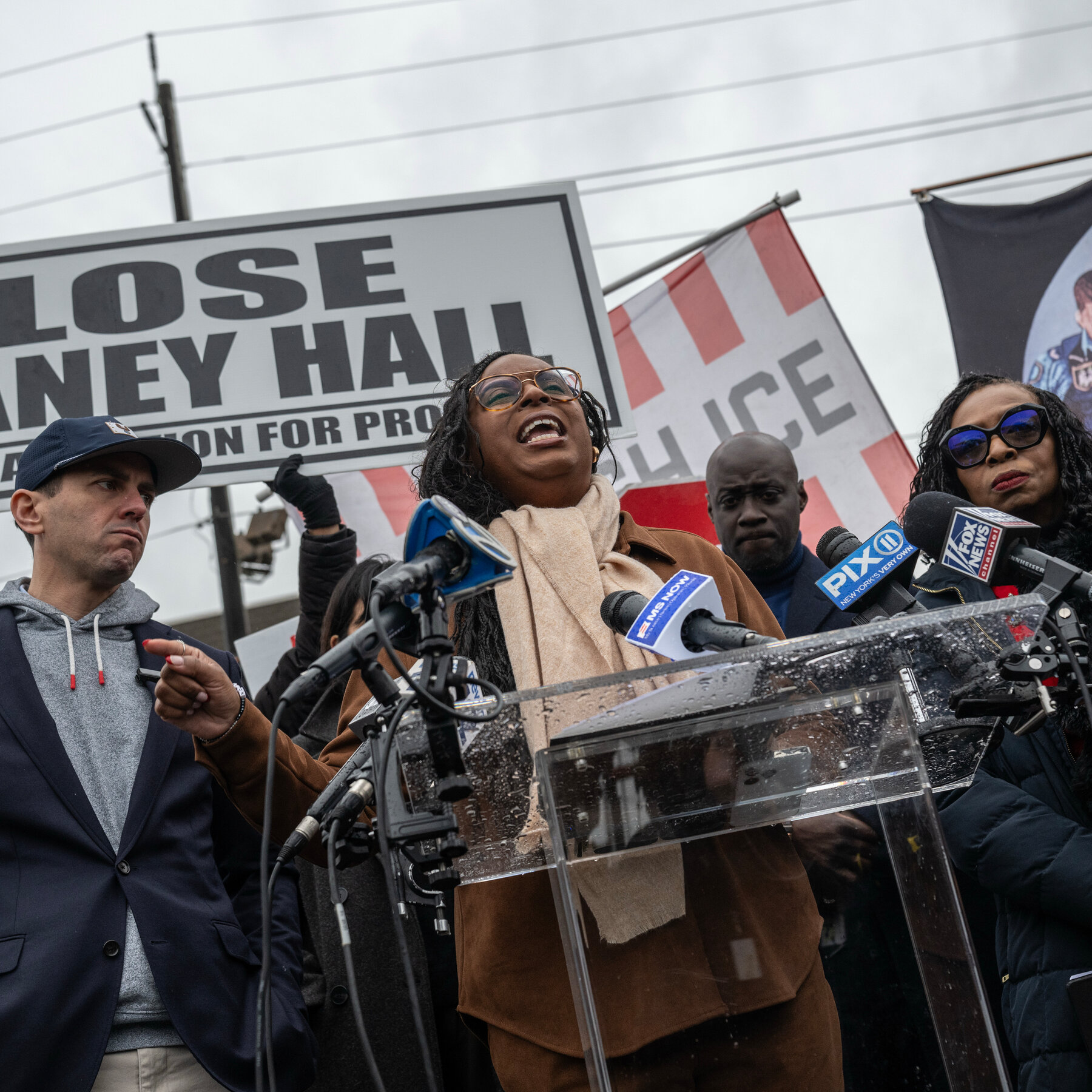 Lawmaker Returns to Migrant Center Where She Clashed With U.S. Agents