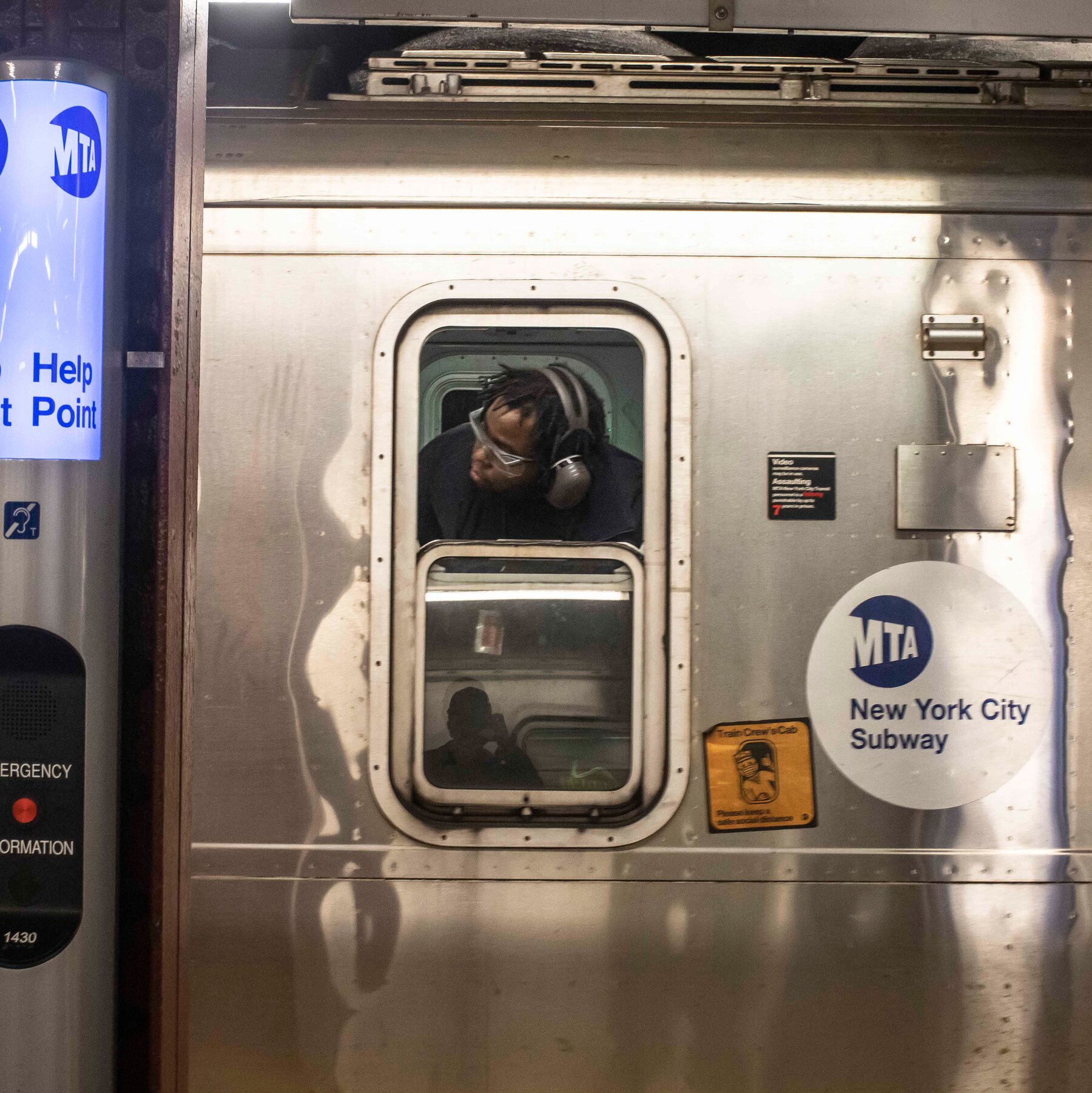 Hochul Expected to Veto Bill Requiring 2-Person Crews on Subway Trains