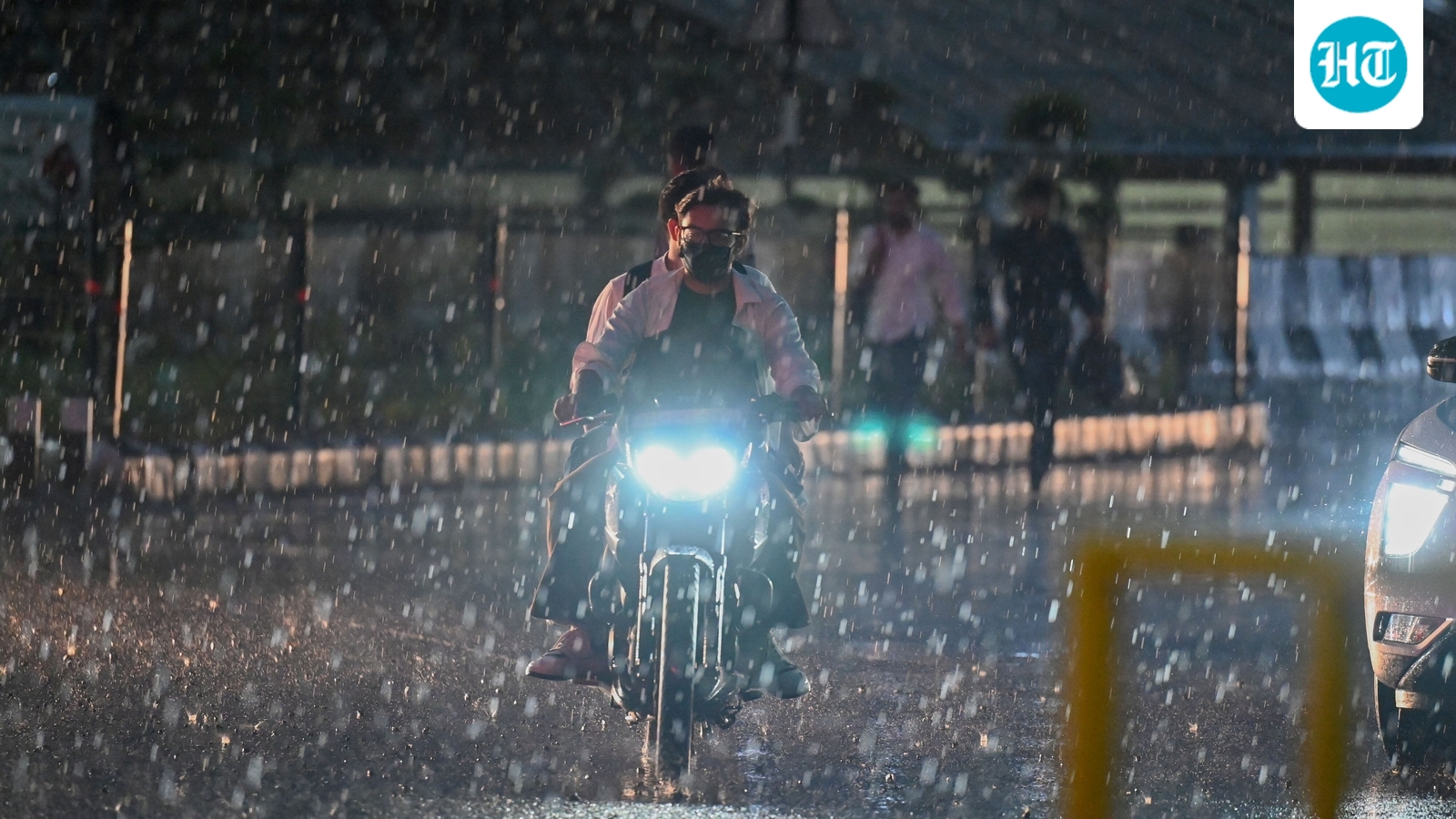 Wind at 90 kmph speed, thunderstorm, rain: IMD issues red alert in Delhi; Noida residents get 'extreme weather' warning