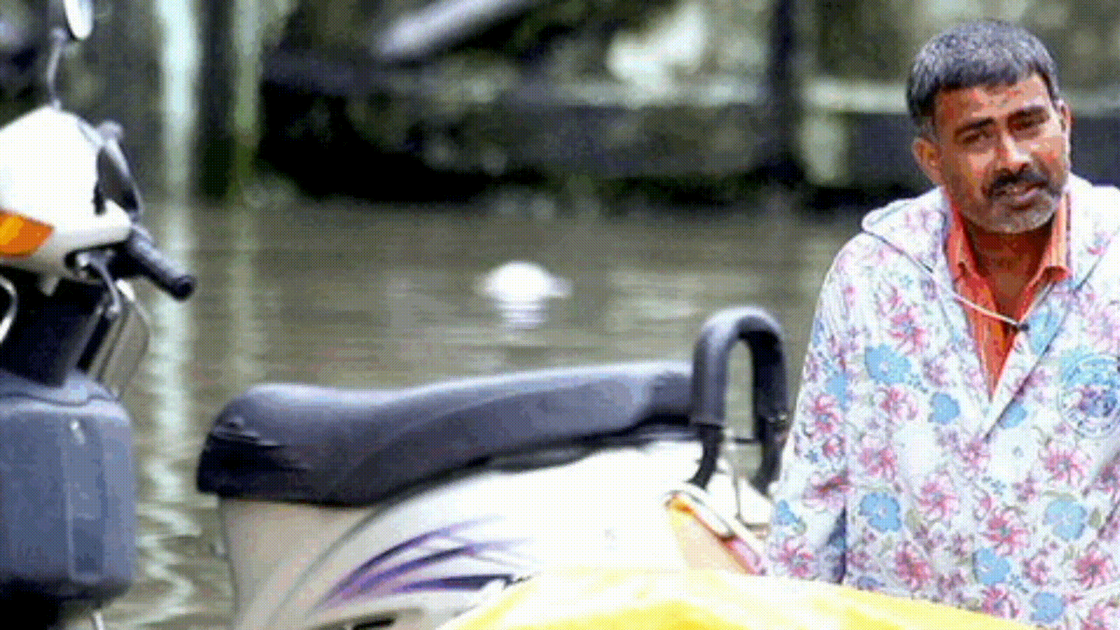 Mumbai rain LIVE: Schools shut after red alert; local trains delayed, waterlogging chokes city