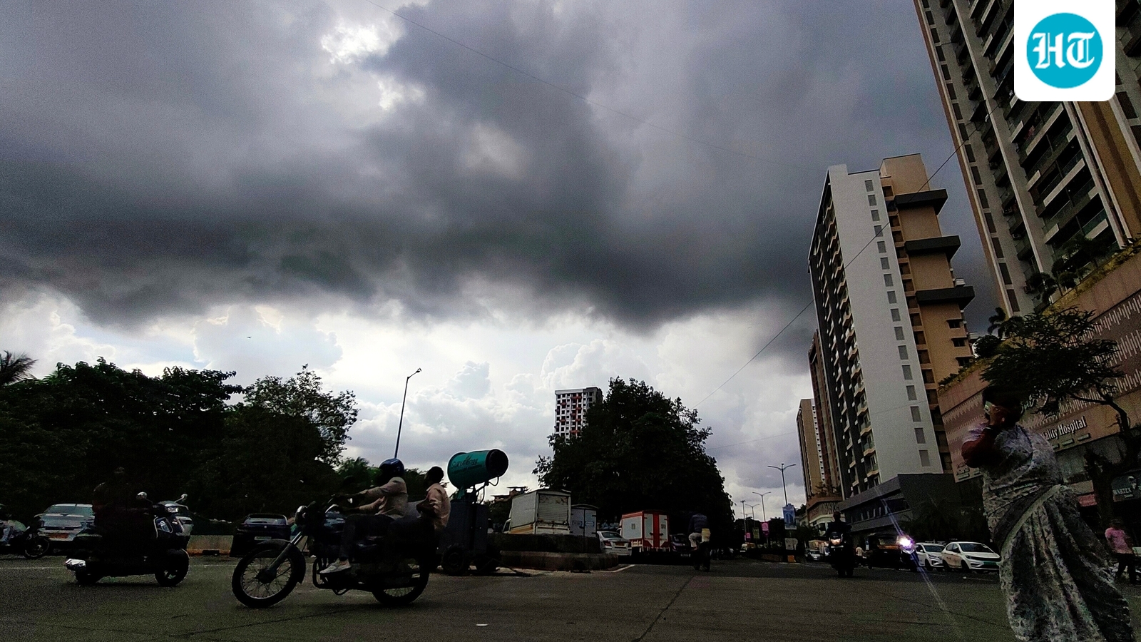 Mumbai, Pune under IMD orange alert amid heavy pre-monsoon rain | Top weather updates