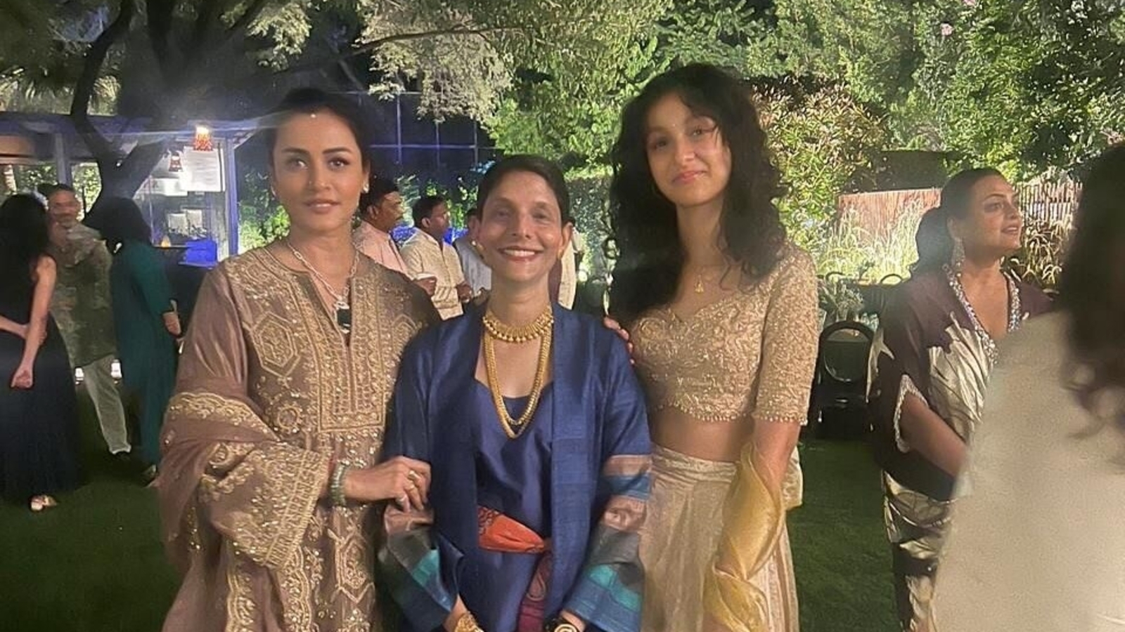 Namrata Shirodkar enjoys Diwali bash with daughter Sitara and sister Shilpa, fans ask ‘where is Mahesh Babu’
