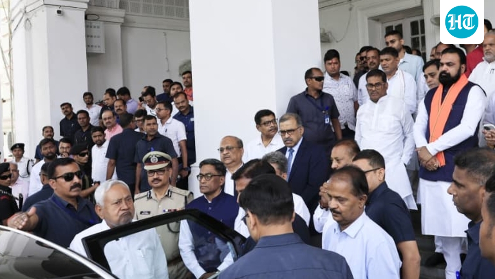 Bihar CM announcement LIVE: Nitish Kumar dissolves his present Cabinet ahead of resignation; New CM likely from BJP