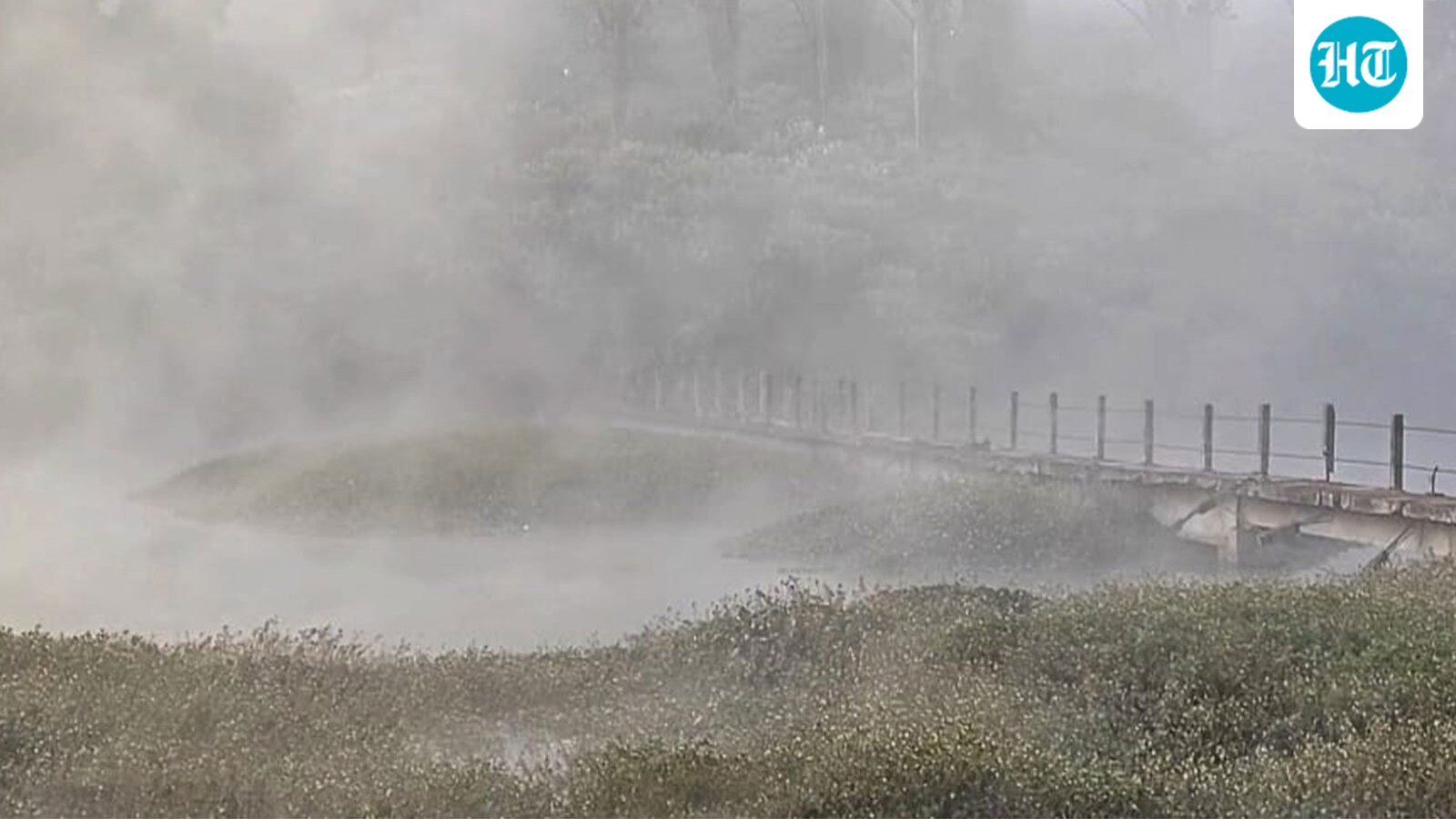 Temperature in Tamil Nadu's Ooty drops to -1 degree Celsius, tourists continue to flock to hill station