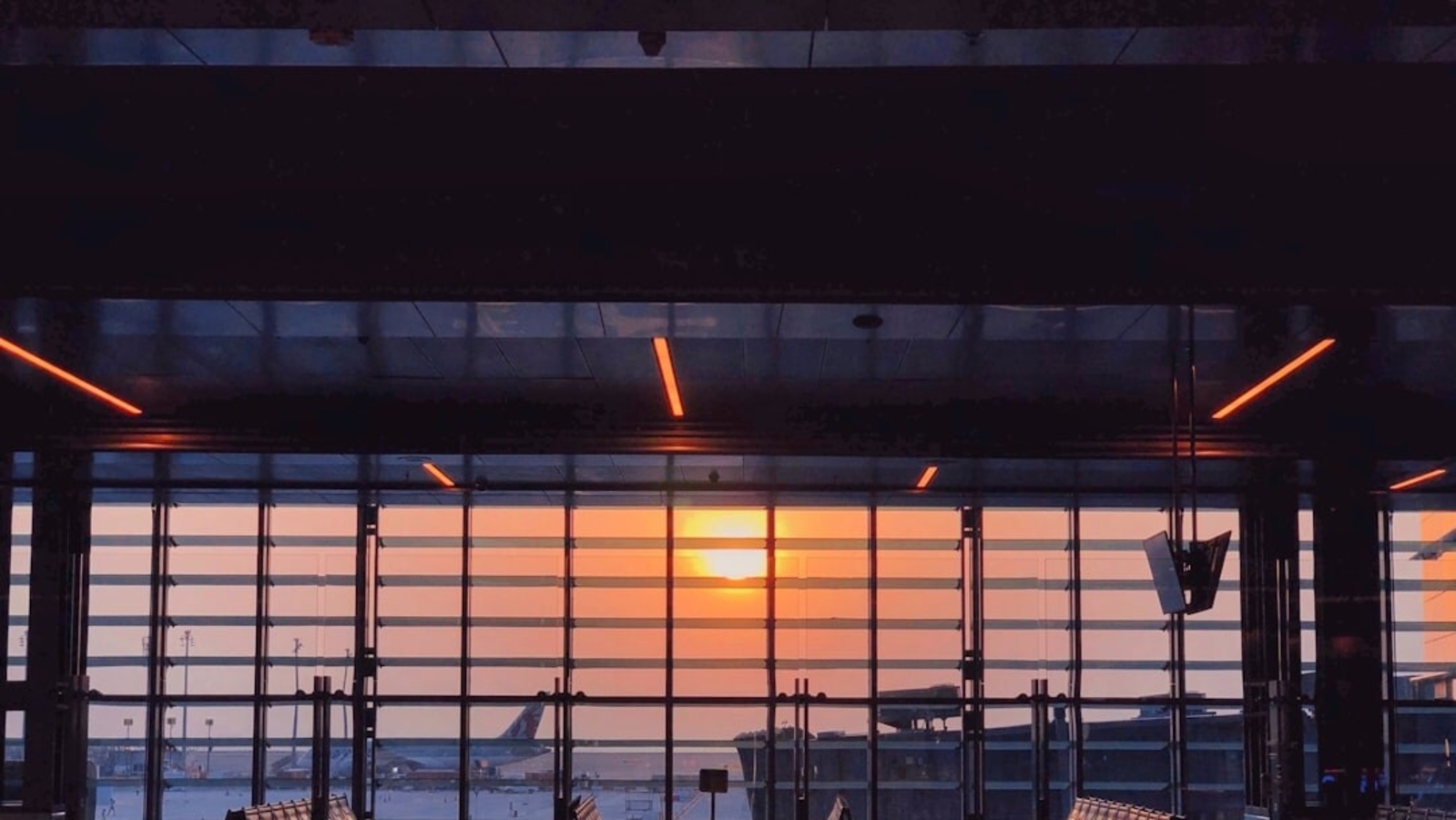 Cleveland Hopkins International Airport issues ground stop following bomb threat reports: List of affected flights