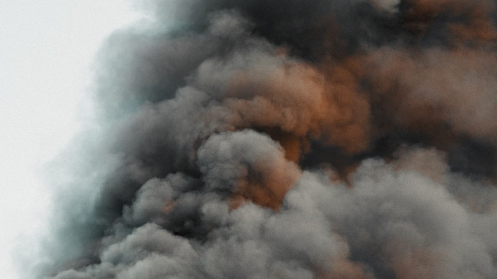 Massive fire at Midtown Manhattan skyscraper: Video shows smoke billows from NYC high-rise rooftop on St. Patrick’s Day