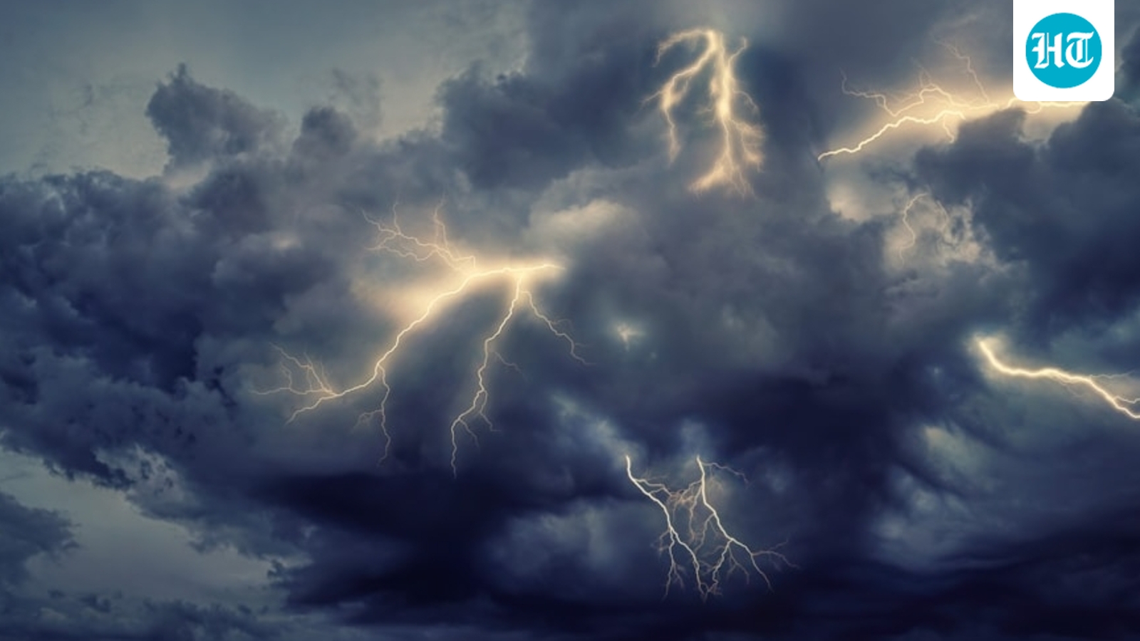 Chicago weather update: Thunderstorms trigger ground delays at O’Hare airport; Heavy rain, flooding possible