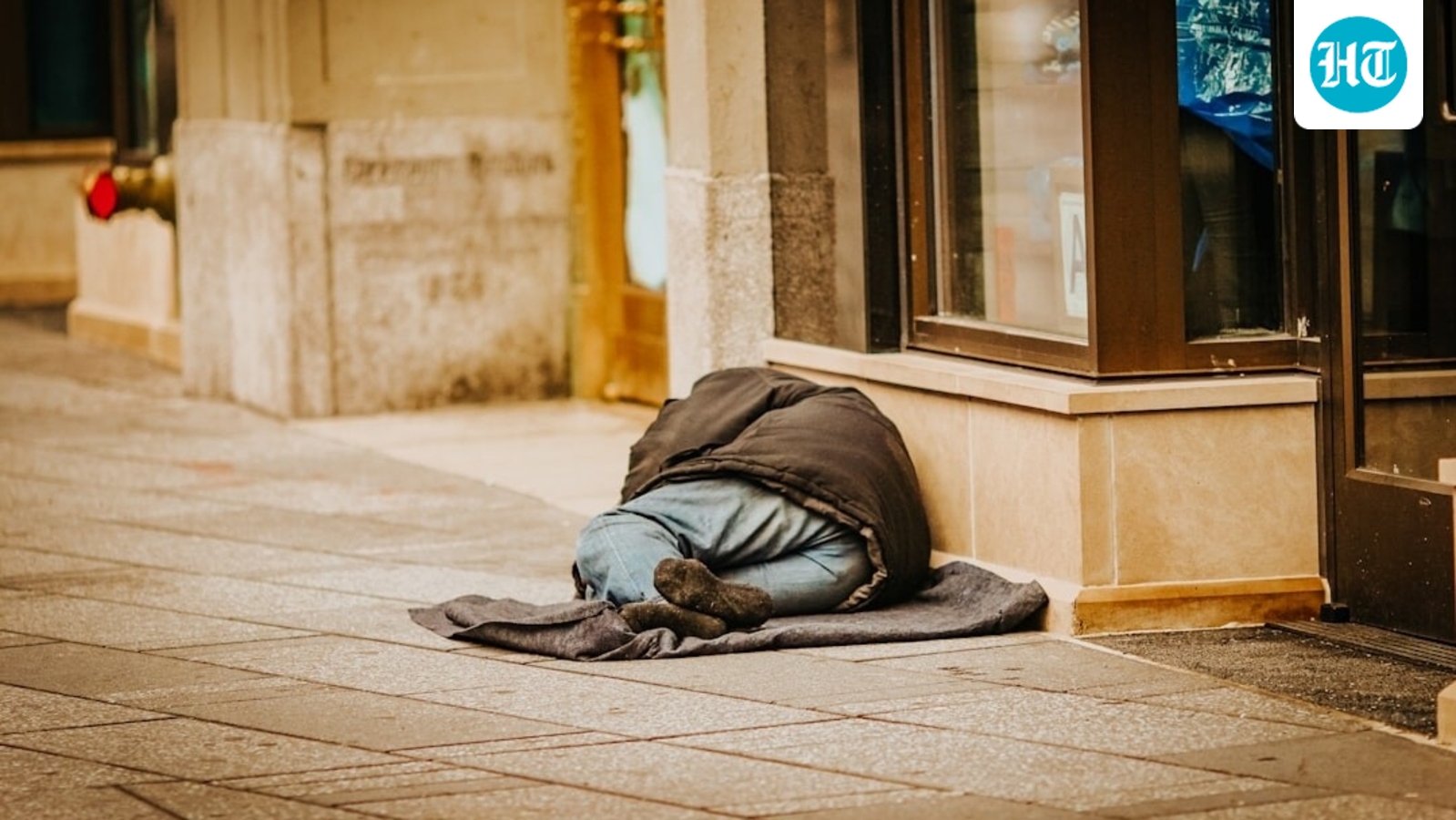 As American cities grapple with homelessness, one offers a fix