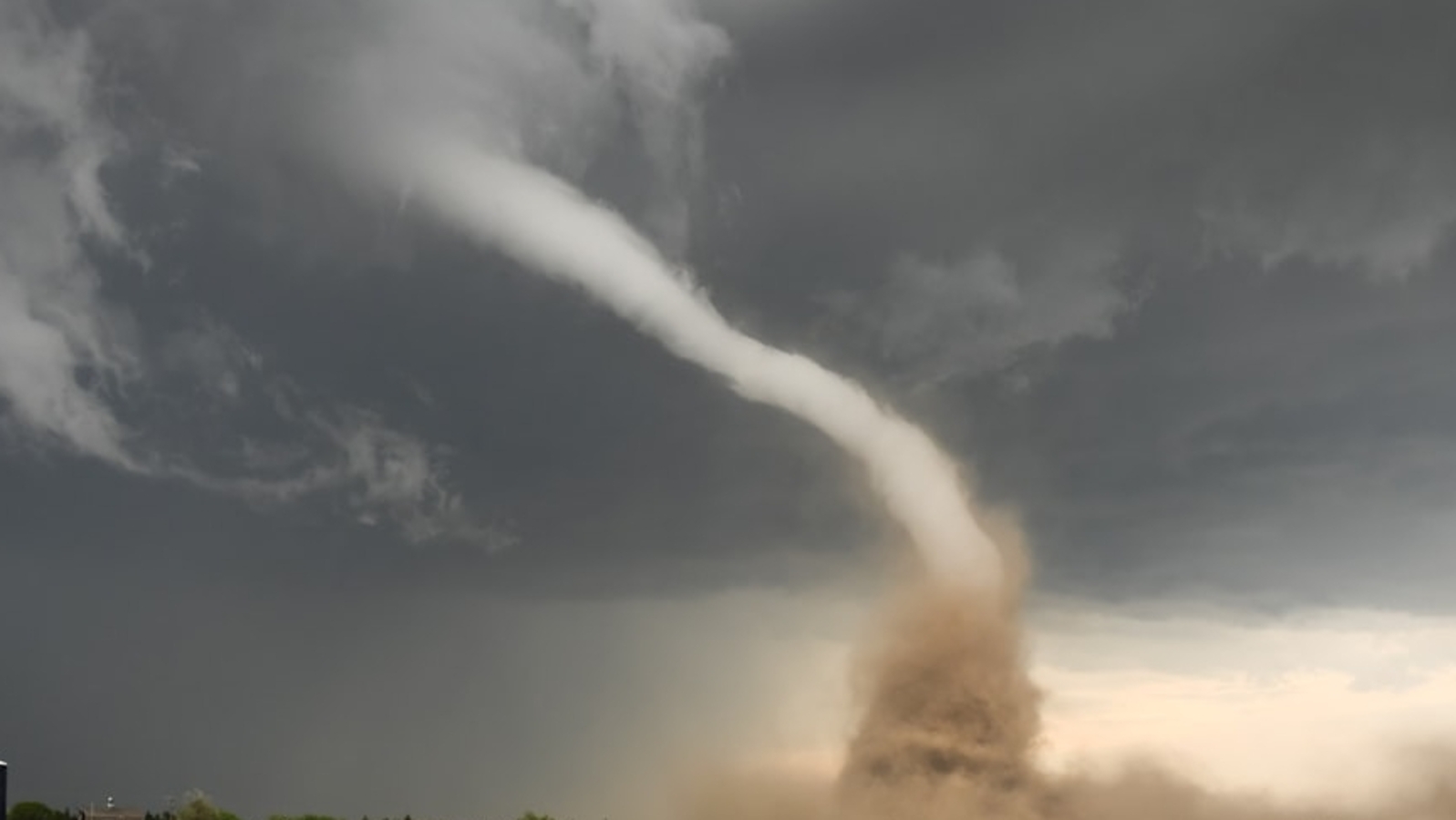 Tornado near Rochester, MN: Videos show twister on ground; Marion, Stewartville on alert